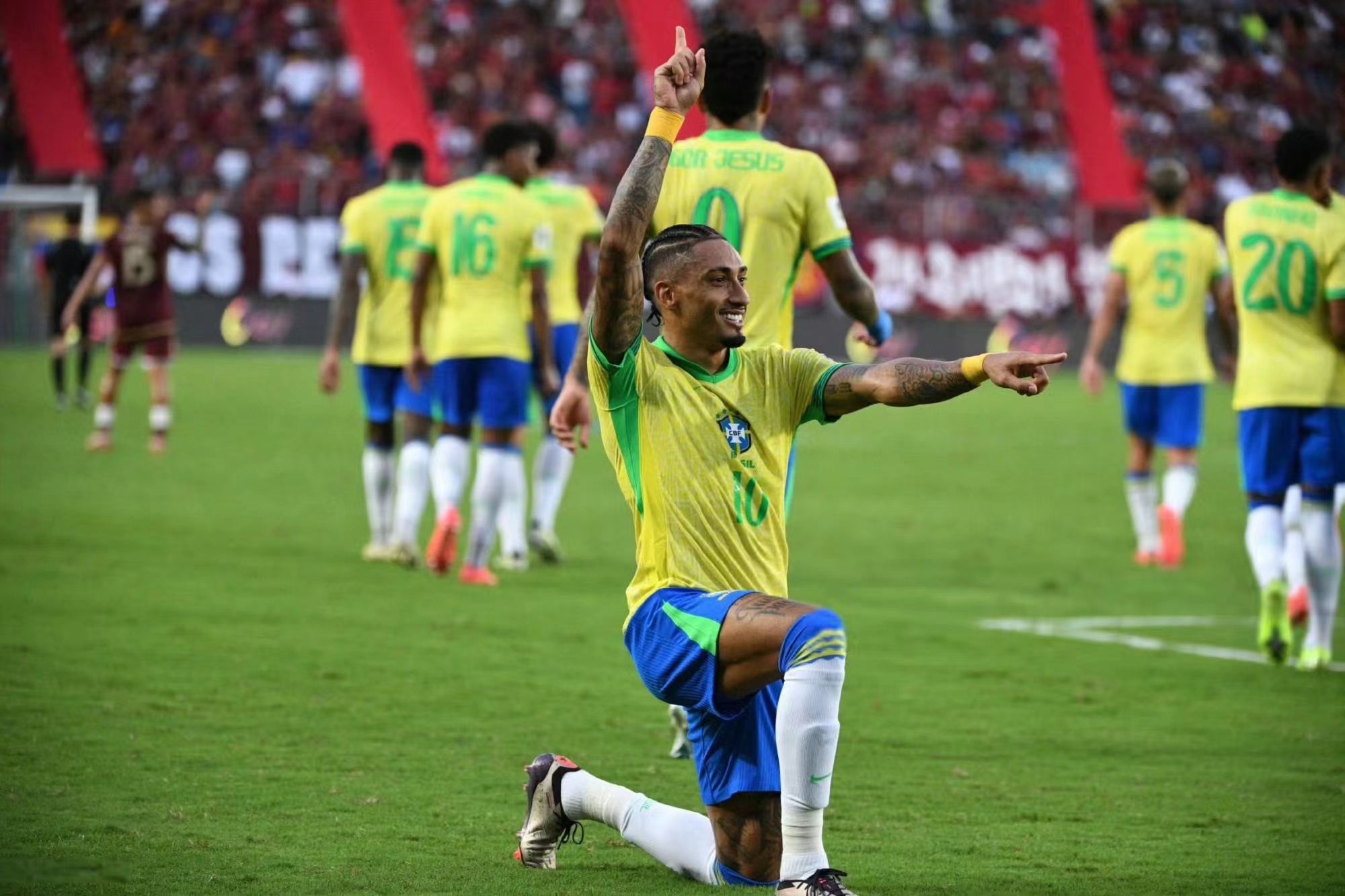 Entinen Samba-armeija oli loistava, ja nykyiset brasilialaiset teini-ikäiset kantavat tulevaisuuden